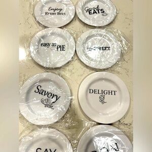 Set of 8 - 6” plastic dessert plates.